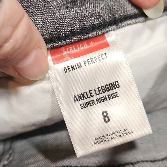 Express Black/Gray Wash Raw Hem Skinny Cropped Jeans - Picture 3 of 6